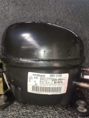Venda de um compressor semi-novo Embraco 1/3 220 VT R 39