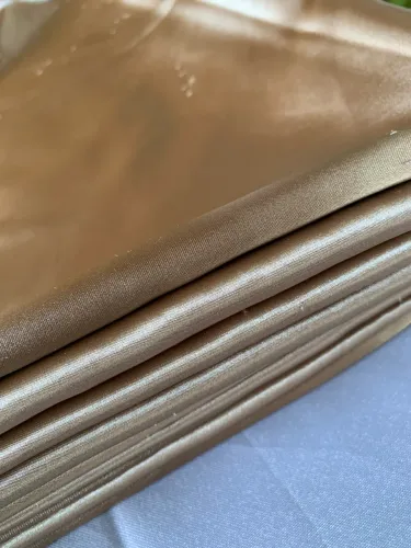 10 Toalhas de mesa quadrada / Dourada 