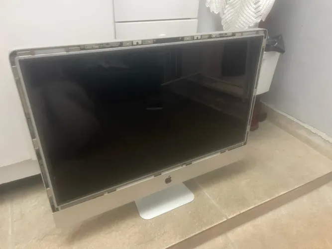 iMac 27" A1312 (4GB RAM) - Liga (Som/Chime) / Detalhe na Placa / Para Peças