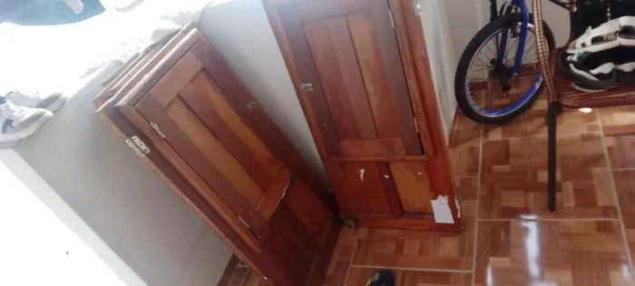 2 Janelas venezianas de madeira