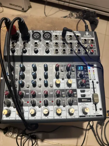 Mesa de som Behringer Xenyx 1202fx