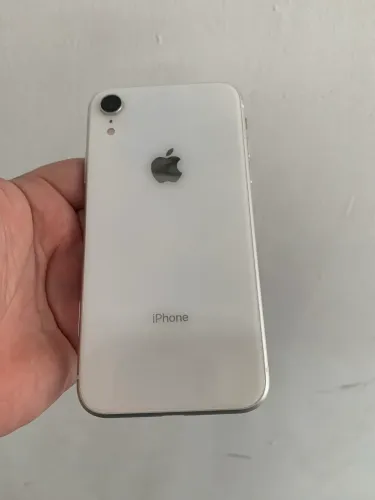 IPhone XR Branco 64gb R$ 700,00 Bateria 77%