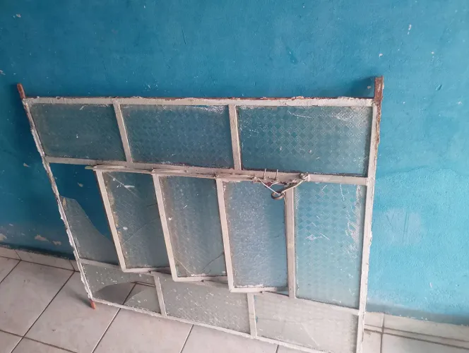 Janela antiga 1,00 x 0,80