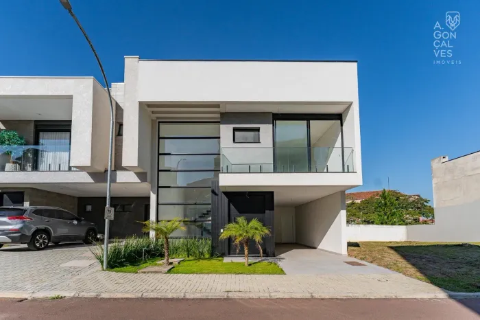 Casa em Condomínio no Alto Boulevard, 03 Suítes, 02 Vagas, Quintal, Bacacheri, Curitiba.