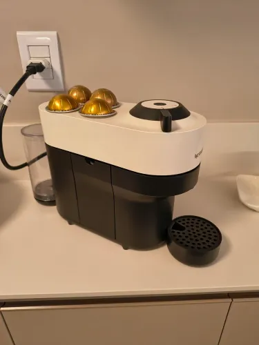Máquina de Café Nespresso Vertuo 