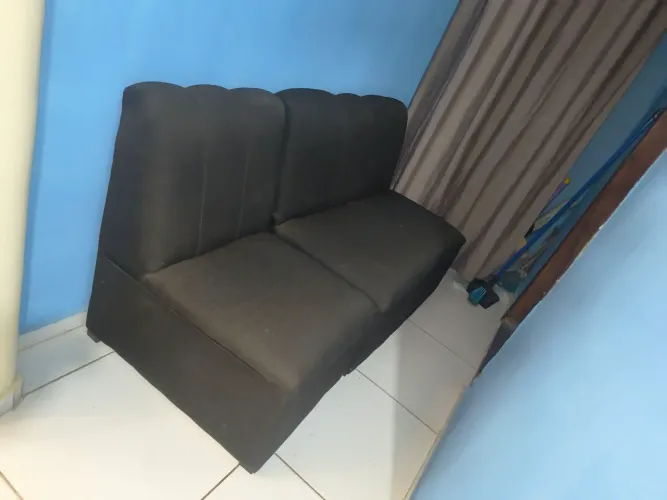 Vende-se conjunto de sofá com 4 lugares.