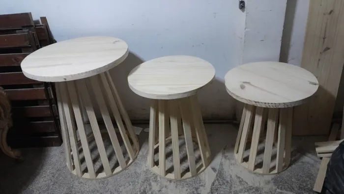 Trio de mesas ripadas