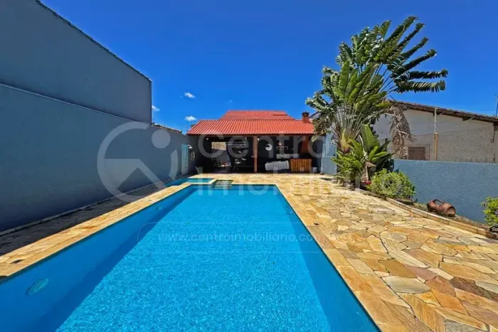 CASA à venda com piscina e 6 quartos em Peruíbe, no bairro Balneario Barra de Jangada