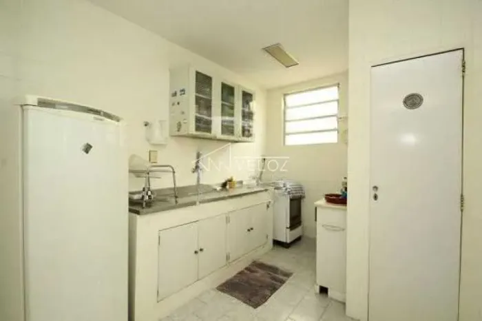 Apartamento - / Residencial / Glória