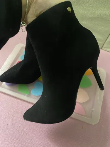 Bota preta de salto fino, nova e nunca usada! 