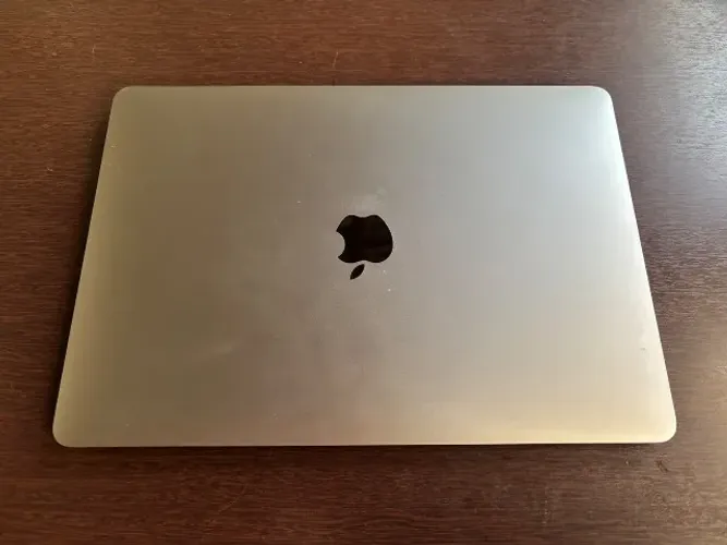 MacBook Air M1 2020 13" cinza-espacial 8GB de Ram - 256GB SSD (TELA QUEBRADA)