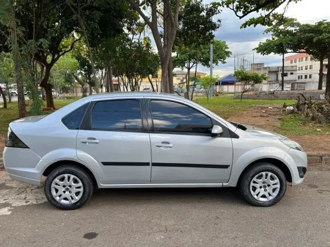 Ford Fiesta Sedan SE 1.6 8V Flex 4P 2014