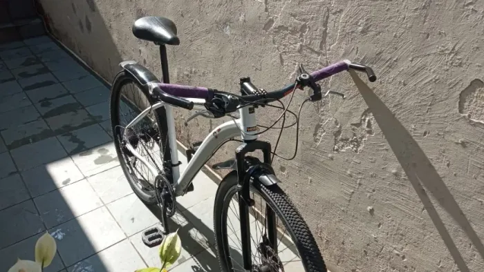 Vendo Mountain Bike Aro 29 em excelente estado de conservação! Quadro de alumínio 29 !