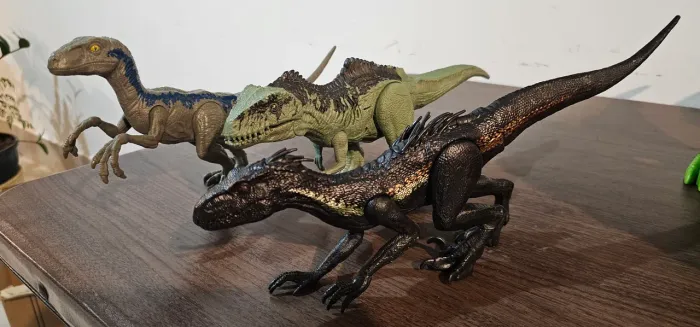 Oportunidadeeee! Leve 3 dinos no super desconto!