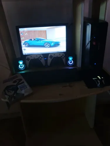 Pc+monitor 16+escritorio+mouse rgb+teclado+mousepad+caixa de som rgb+manga(bleach 2)+pendr