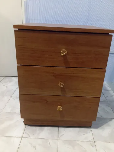 Mesa de cabeceira ou Criado Mudo