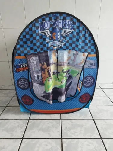 Barraca Hot Wheels Infantil com um pouco mais de 100 bolas