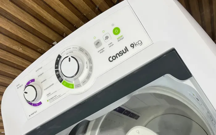 VENDO MÁQUINA CÔNSUL 09 KG SEMI NOVA