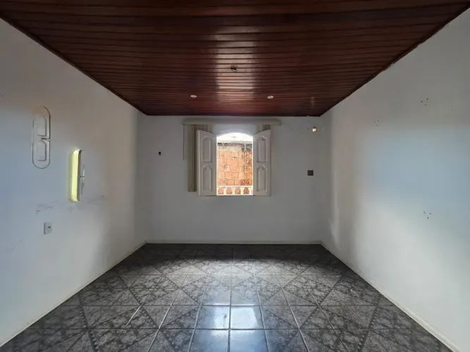 VENDO, DUAS CASAS JUNTAS NO SAO JORGE, CADA UMA COM 3 QUARTOS SENDO 1 SUITE, SALA PARA 2
