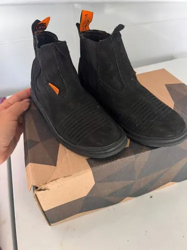 Bota tamanho 32