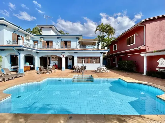 EXCELENTES 2 CASAS - 6 dorms/5 suites, gourmet e piscina - Chác. Vale do Rio Cotia (Fazend
