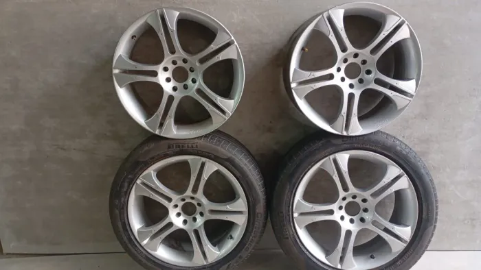 4 rodas 18 multifuro acompanha 02 pneus 225/50/R14 pireli