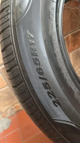 Pneus para SUV 225/65R17 (BAIXOU)