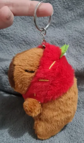 Chaveiro capivara morango