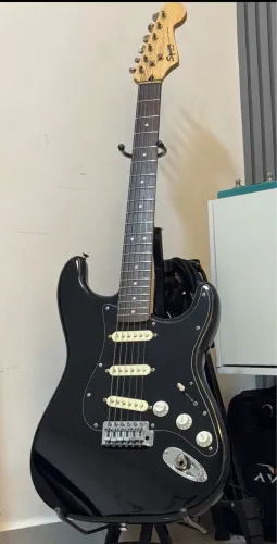 Guitarra Squier 
