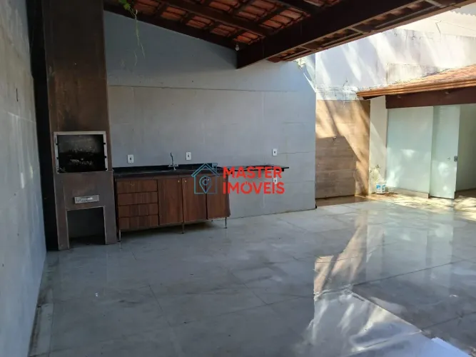 CASA DE 3 QUARTOS E 5 VAGAS A VENDA