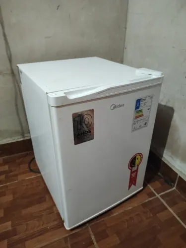 Frigobar semi-novo 71 litros - midea