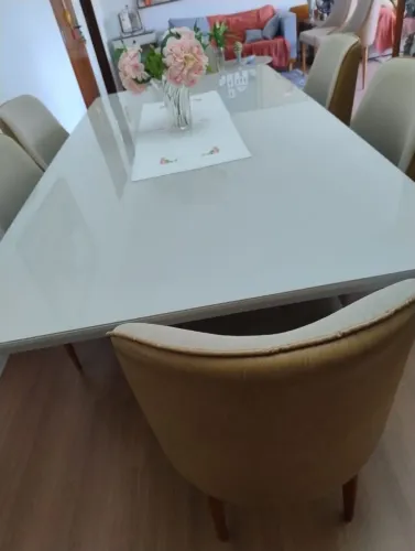 MESA DE JANTAR COM 8 CADEIRAS
