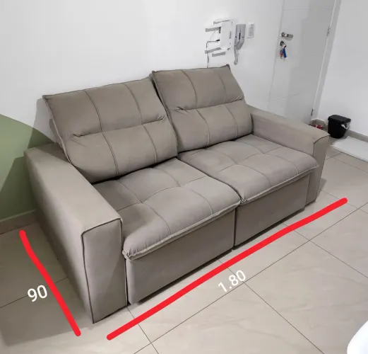 Sofá Retrátil<br>1.80 x 90<br><br>Retirada no sítio cercado (não entrego).<br><br>R$800,0
