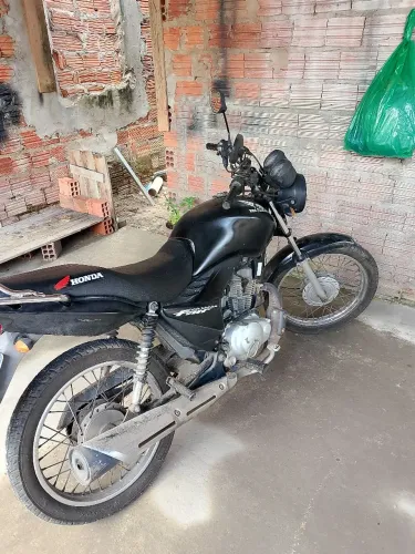Moto fan 2025 na mão
