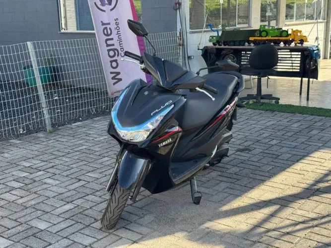 YAMAHA FLUO 125 2026 - MOTO HONDA TR POR PCX NMAX ADV AUTOMATICA