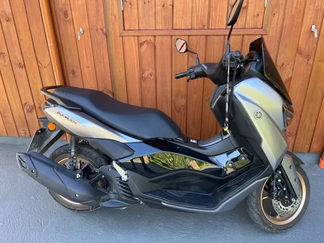 Yamaha Nmax em estado de nova.