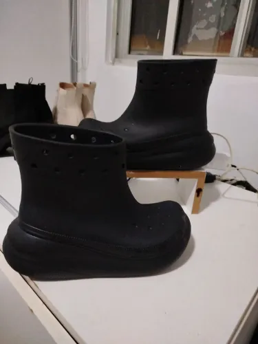 Bota Crocs modelo Classic Crush Rain Boot