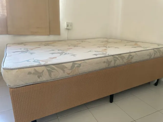 Cama de casal Box com colchão