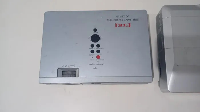 Projetor multimídia Eiki