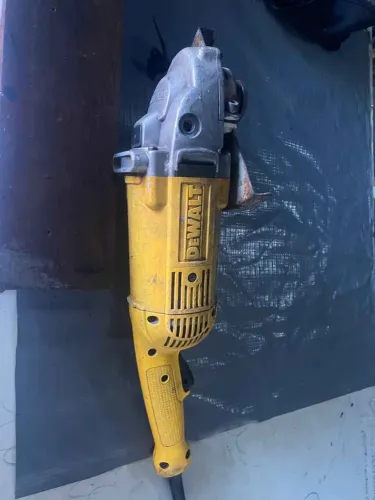 Esmerilhadeira DEwalt 7