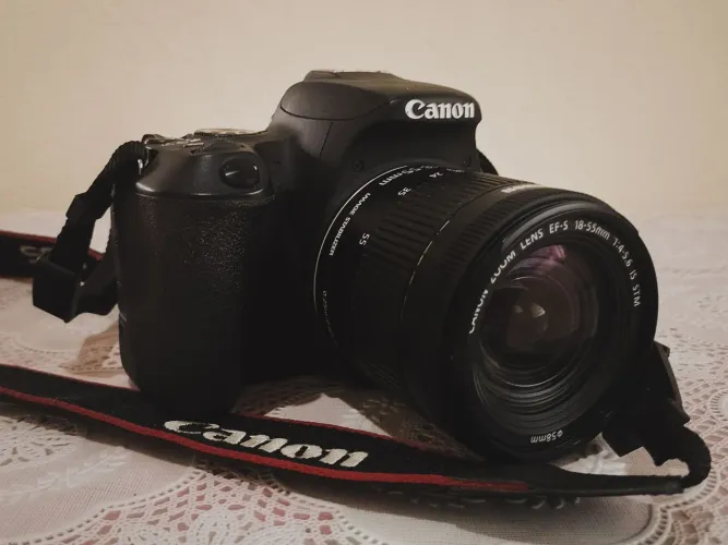 Câmera Canon SL2 semi nova