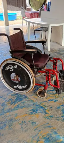 Vendo cadeira de rodas Normal e Motorizada