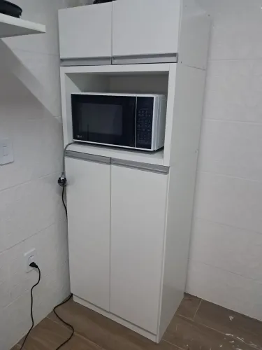 VENDO ARMÁRIO DE COZINHA COM PRATELEIRA PARA MICRO-ONDAS PORTAS SUAVES