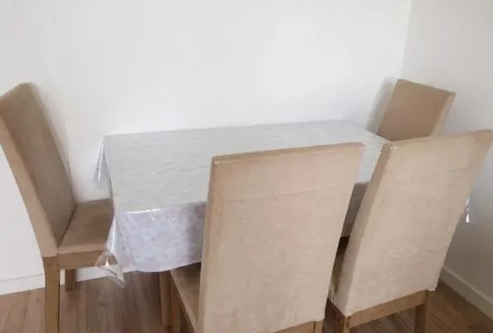 Mesa de Jantar 4 Cadeiras com Tampo de Vidro - Excelente Estado