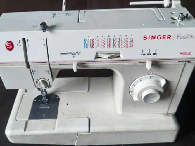 Máquina de costura Singer Facilita