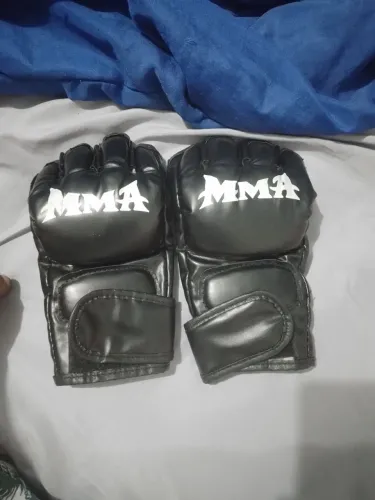 Saco de pancada 1.60 com luvade mma e 42kg de retalhos
