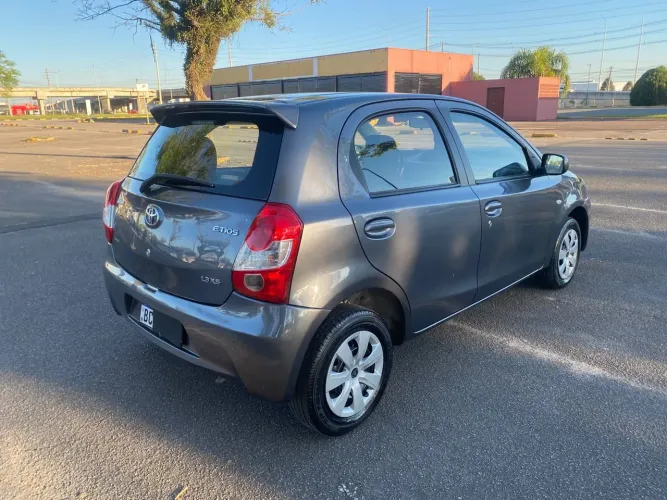 Toyota Etios XS 1.3 Flex 16V 5P Mec. 2013