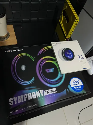 Vendo water cooler Symphony TR 240 é uma telinha acoplada a ele