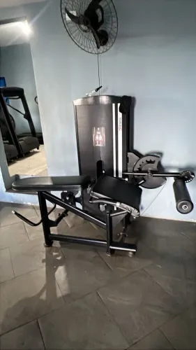Máquina 2 em 1 mesa flexora e Extensora 