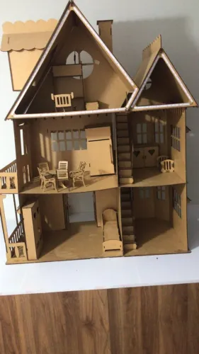 Casinha gigante de boneca em MDF puro linda desapego